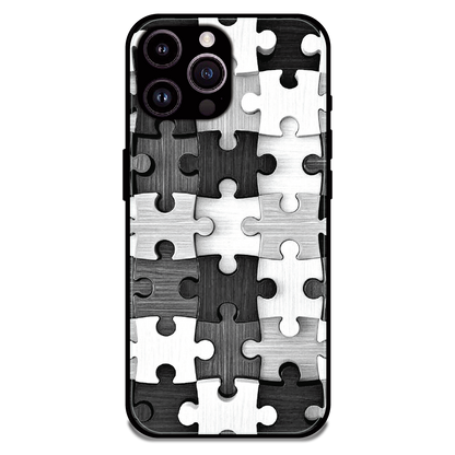 Maze - Glossy Metal Silicone Case For Apple iPhone 16 Pro