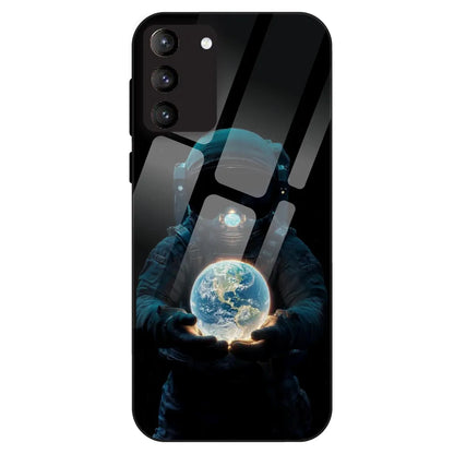Astronaut Holding Earth - Glass Case For Samsung Galaxy S21 Plus