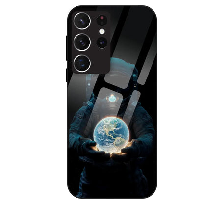 Astronaut Holding Earth - Glass Case For Samsung Galaxy S21 Ultra
