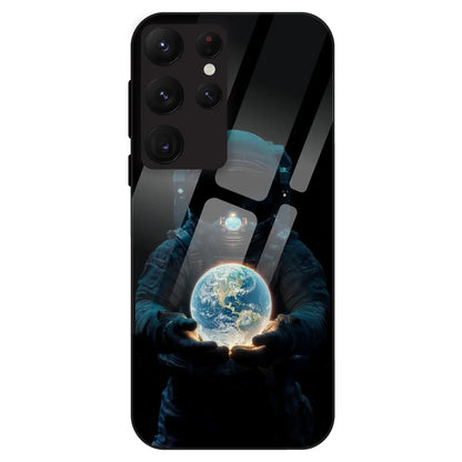 Astronaut Holding Earth - Glass Case For Samsung Galaxy S22 Ultra