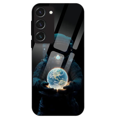Astronaut Holding Earth - Glass Case For Samsung Galaxy S23