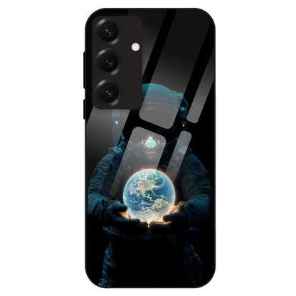 Astronaut Holding Earth - Glass Case For Samsung Galaxy S25