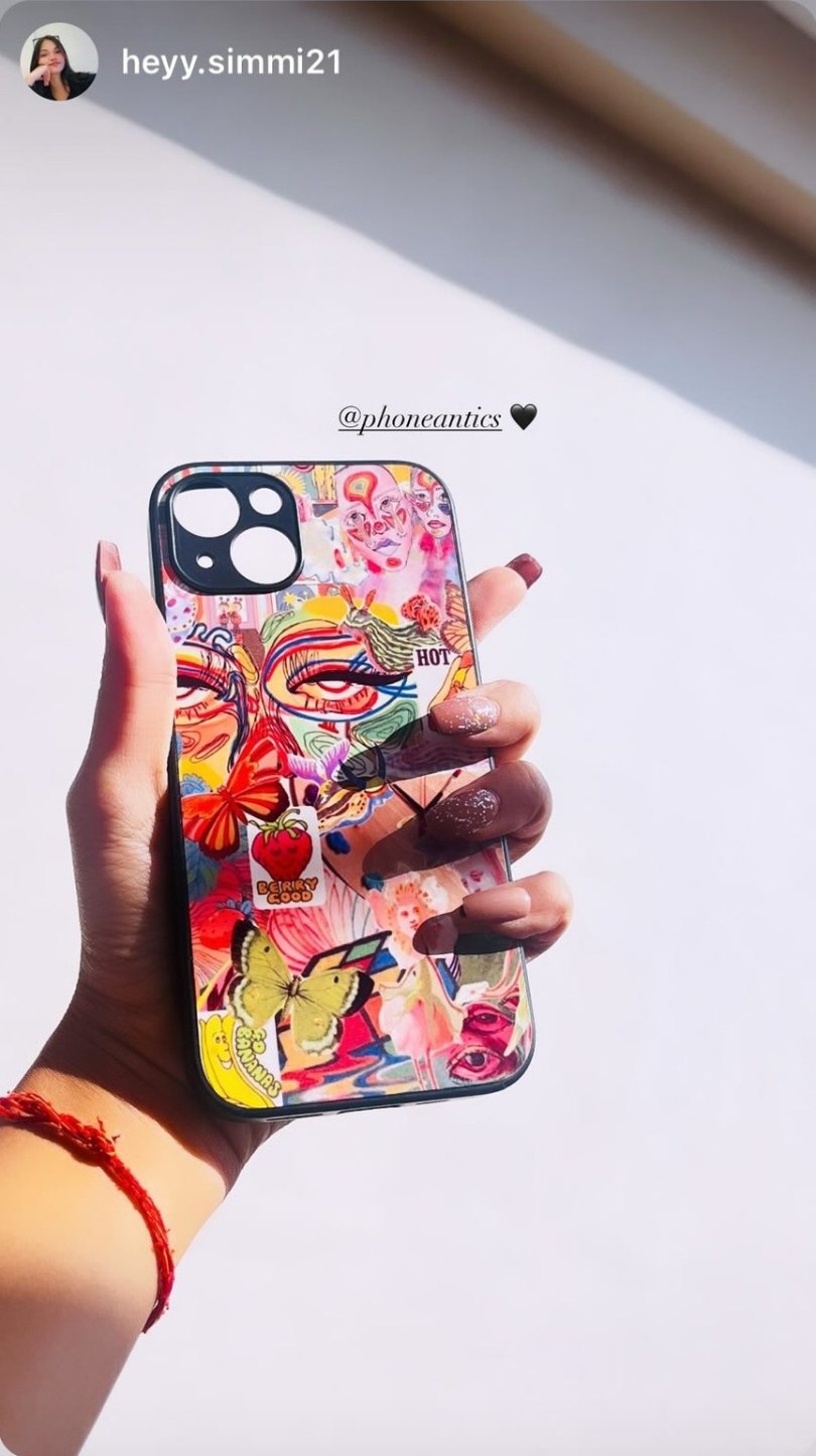 Customer @heyy.simmi21 with their PhoneAntics case